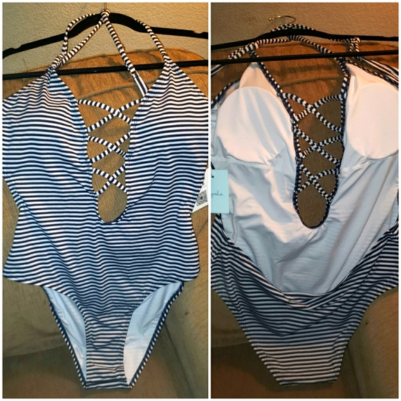 🖤🤍🩱NWT Cupshe Black & White Plunge One Piece Bathing Suit - Picture 1 of 10